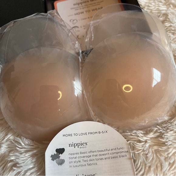 Nippies Skin Lift in Cream Small / Medium A-C cups Like NEW - Picture 4 of 4